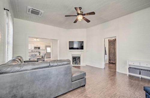 Historic District House | Charming 100-Year-Old Home Less Than 1 Mi to Downtown