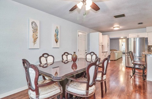 Temple Crest House | Charming 12-Guest Home with Pool & Fenced Backyard