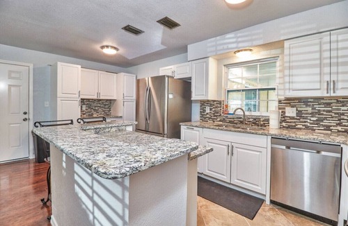 Temple Crest House | Charming 12-Guest Home with Pool & Fenced Backyard