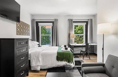 Penn-Knox Apartment | Charming 1BR,1BA Gem with Free Parking in Philly