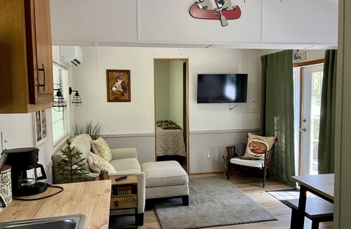 White Springs Cabin | Charming 2-2 cabin in White Springs on the Suwannee River and Florida trail.