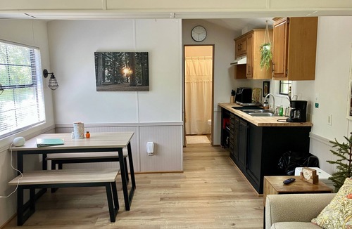 White Springs Cabin | Charming 2-2 cabin in White Springs on the Suwannee River and Florida trail.