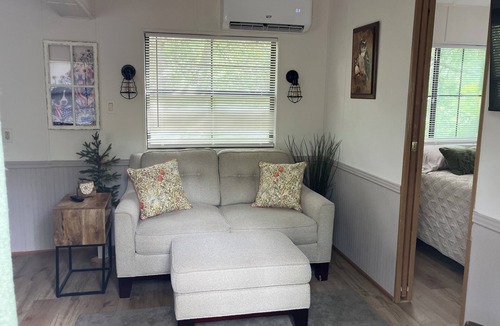 White Springs Cabin | Charming 2-2 cabin in White Springs on the Suwannee River and Florida trail.