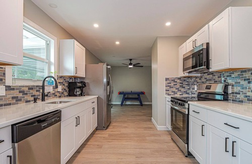 Sebastian Highlands House | Charming 2/2 with Boat Parking close to Beaches.