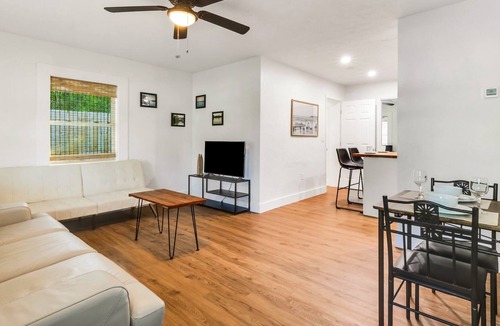 West Bradenton House | Charming 2-Bed Cottage near Bradenton and Beaches