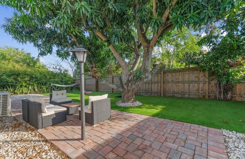Poiciana Park II House | Charming 2 Bed 1 Bath Cottage in WPB