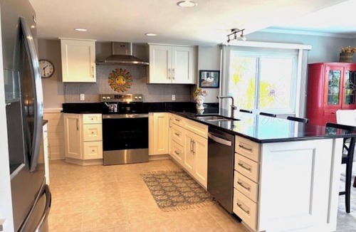 Gulf Harbors House | Charming 2-bedroom house in lovely New Port Richey with pool.