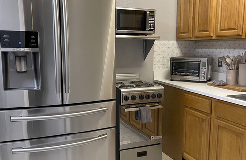 Southwest House | Charming 2-bedroom apartment in cool West Palm Beach with AC, WiFi