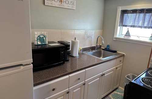 North Wildwood Cottage | Charming 2-bedroom beach cottage with AC & WiFi in North Wildwood. Pet Friendly