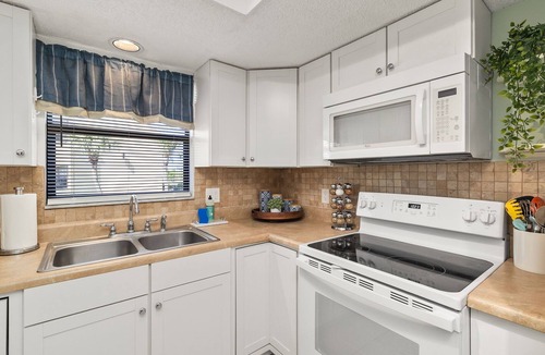 Port Charlotte Condo | Charming 2-bedroom condo in wonderful Port Charlotte with AC, WiFi