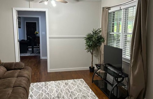 Lawrenceville House | Charming 2-bedroom house in peaceful Lawrenceville with WiFi, AC
