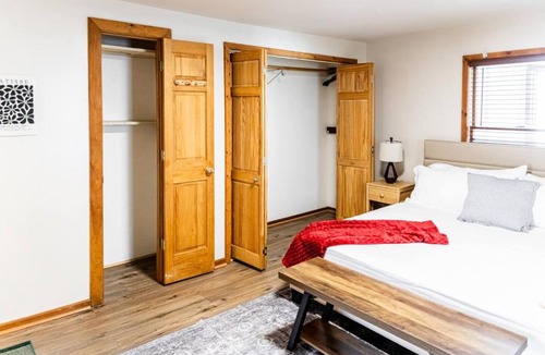Hackensack Apartment | Charming 2 Bedroom Apartment Near NYC, Metlife Stadium