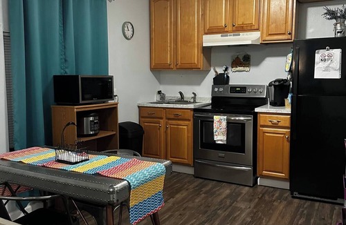 East Tampa House | Charming 2-bedroom building in excellent Tampa with WiFi, AC