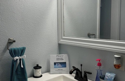 East Tampa House | Charming 2-bedroom building in excellent Tampa with WiFi, AC