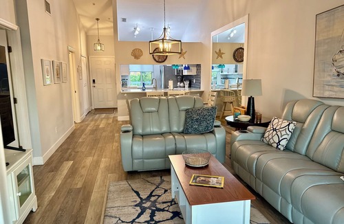 Biggar Condo | Charming 2-bedroom condo overlooking executive golf course in Fort Myers