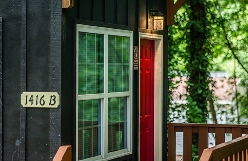 Lincoln Heights Cabin | Charming 2-bedroom cabin close to Uptown Charlotte!