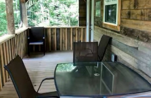 Walland Cabin | Charming 2-bedroom cabin with hot tub, outdoor firepit and Pet Friendly!