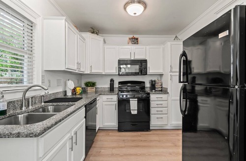 Charlotte House | Charming 2-bedroom home 5 minutes from Uptown, South End, and the CLT Airport!