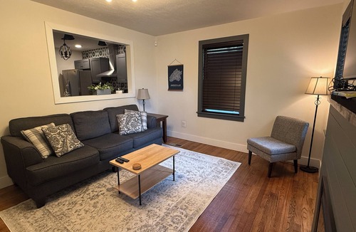 Knoxville House | Charming 2-bedroom house in Knoxville with WiFi and AC