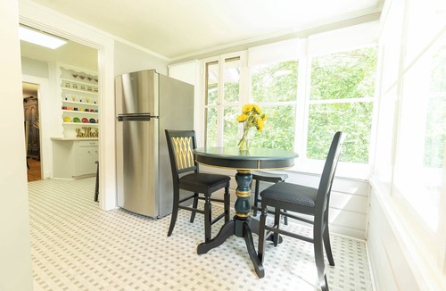 Lynn House | Charming 2-bedroom home in tranquil Tryon. Walking distance to town