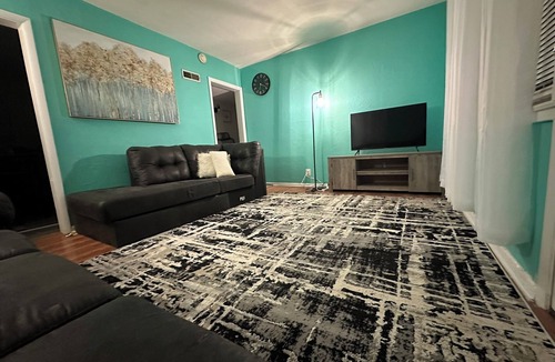 Aberdeen House | Charming 2-bedroom house in Aberdeen with WiFi and AC