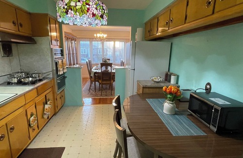 Queens House | Charming 2-bedroom house in Queens with WiFi and AC