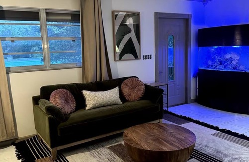 Stuart House | Charming 2-bedroom house in Stuart with WiFi and AC