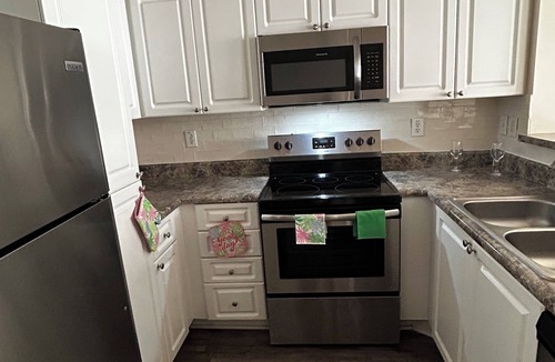 East Point House | Charming 2-bedroom townhome Mins from Airport, Close to Downtown