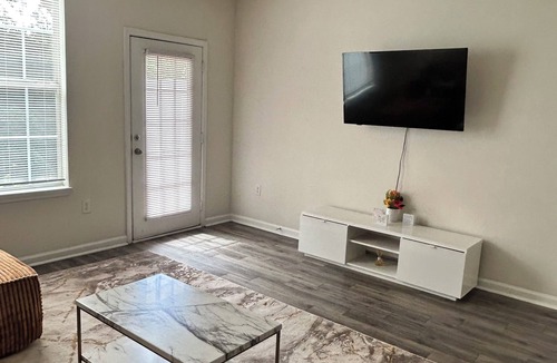 East Point House | Charming 2-bedroom townhome Mins from Airport, Close to Downtown