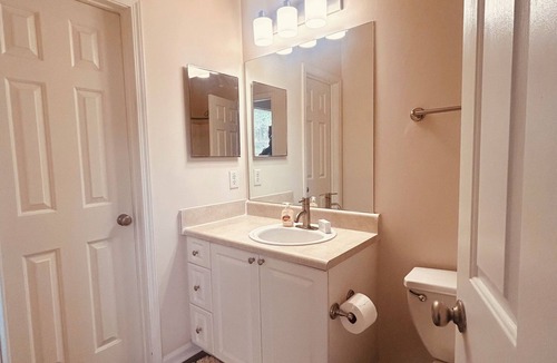 East Point House | Charming 2-bedroom townhome Mins from Airport, Close to Downtown