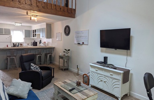Summerton House | Charming 2-bedroom townhome with AC and WiFi in peaceful Summerton