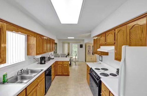 Center Point House | Charming 2-bedroom house with WiFi, AC in Center Point