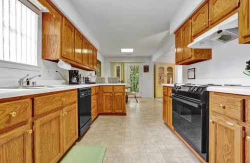 Center Point House | Charming 2-bedroom house with WiFi, AC in Center Point