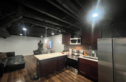 Cliftondale House | Charming 2-bedroom terrace level unit in College Park with WiFi