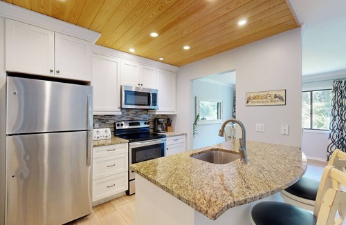 Palmetto Dunes Villa | Charming 2-Bedroom Vacation Rental Overlooking a Tranquil Lagoon