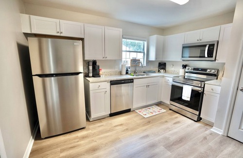 Lakeshore South House | Charming 2-bedroom house with fire pit in Jacksonville