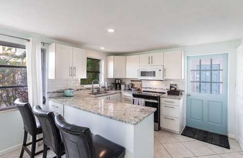 Longbeach Village House | Charming 2-bedroom house in gorgeous Longboat Key