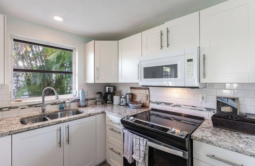 Longbeach Village House | Charming 2-bedroom house in gorgeous Longboat Key
