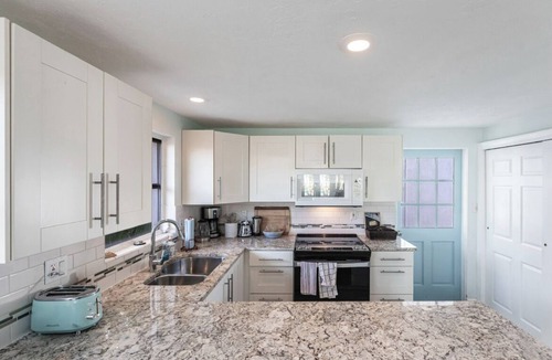 Longbeach Village House | Charming 2-bedroom house in gorgeous Longboat Key