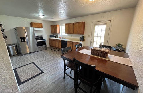 Poplar Bluff House | Charming 2-bedroom house with 2 KING BEDS in Pleasant Poplar Bluff