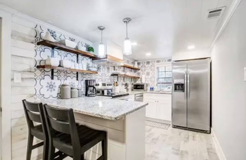 Talking Rock Cottage | Charming 2-bedroom cottage in fantastic Talking Rock with Hot Tub, Fireplace