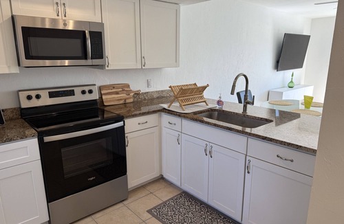 Golden Gate Villa | Charming 2-bedroom villa with HUGE yard in Naples