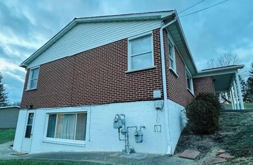Skelton Apartment | Charming 2-BR basement apartment, central to National Park, close to interstate