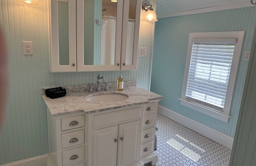 Avenue Other | Charming 200-year-old Waterfront Farmhouse 1.5 Hours from DC