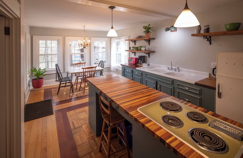 Knoxville Cottage | Charming 2bd/2ba cottage close to Downtown and the Smokies