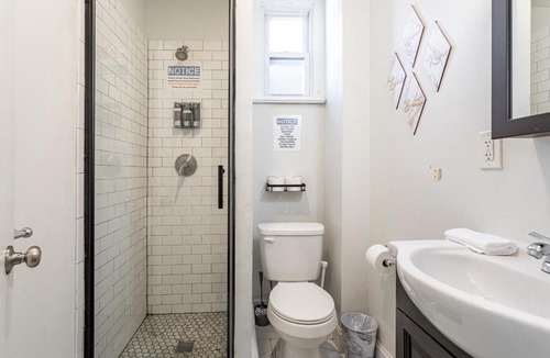 Constable Hook Apartment | Charming 2BR-1BA-6 Beds | NYC | MetLife 15 min