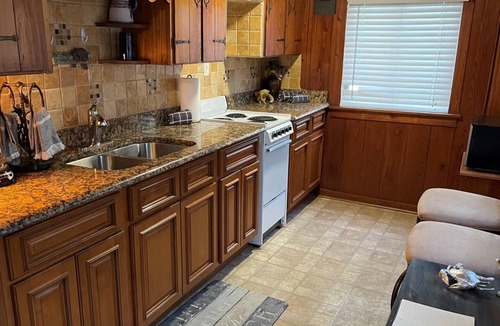 Anna Maria Cottage | Charming 2br/1ba Cottage < 2 Min Walk From Beach on Anna Maria Island Florida