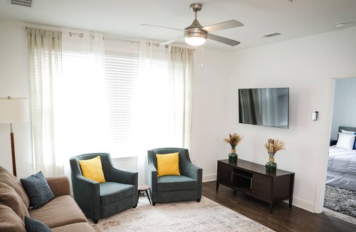 East Side Apartment | Charming 2BR/2BA Decatur Apt - Near Emory - Ask about our Special!!!