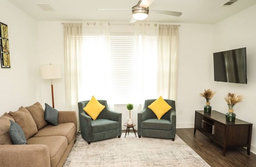 East Side Apartment | Charming 2BR/2BA Decatur Apt - Near Emory - Ask about our Special!!!