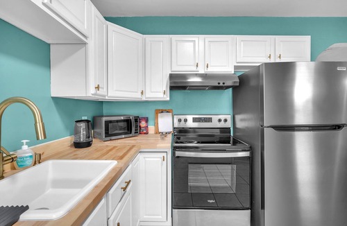 Dania Beach House | Charming 2BR Bungalow Near Beach & Dania Locations